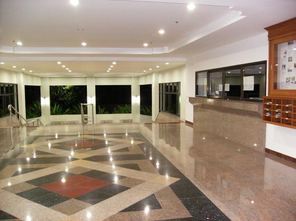 View Talay 5 At Nong Apartment Pattaya Eksteriør billede